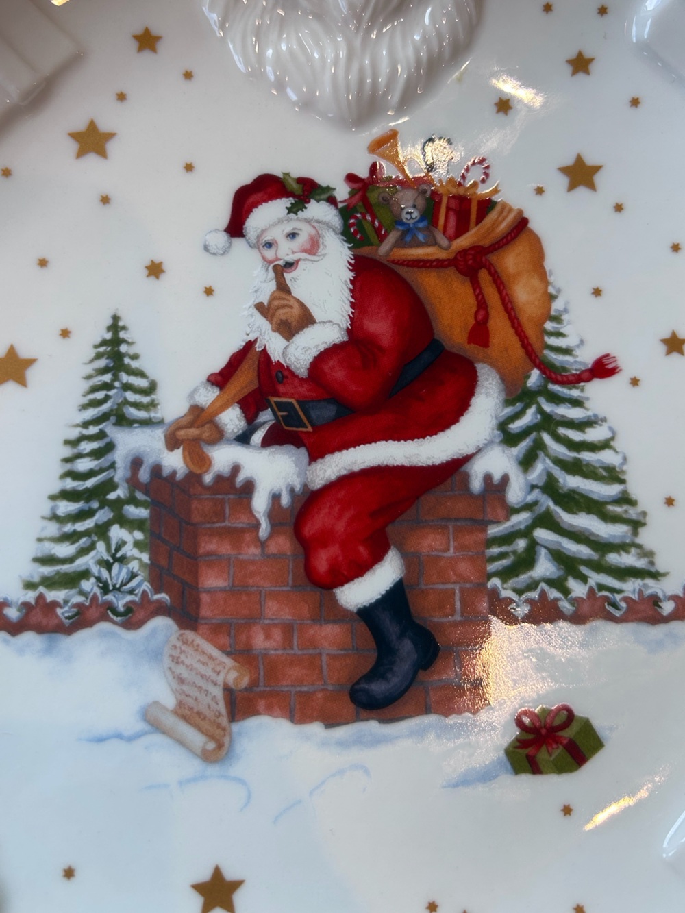 Villeroy and Bosch Santa on Rooftop Serving Bowl - Picture 6 of 13